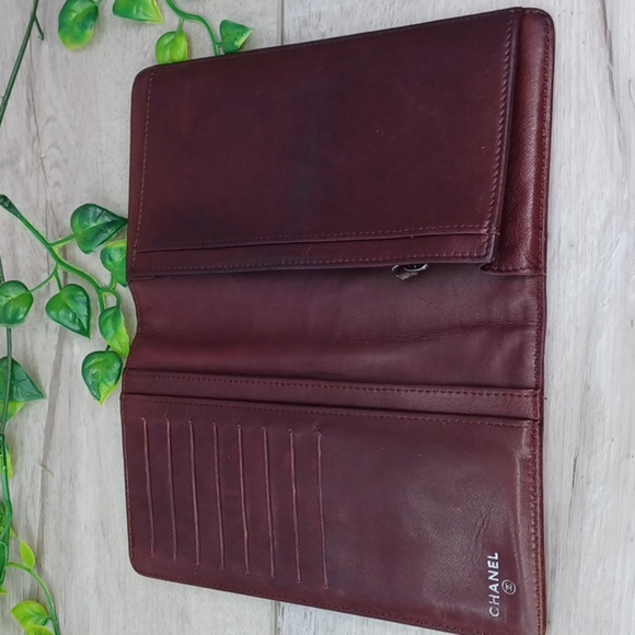 Chanel Camellia Embossed Lambskin Wallet - Picture 5 of 17